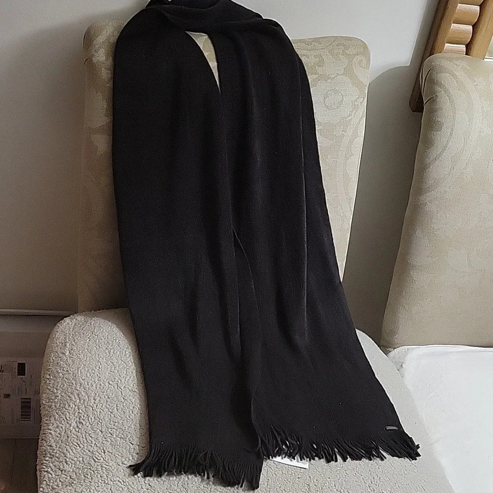 CALVIN KLEIN NWT BLACK SCARF WITH FRINGES